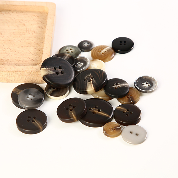 Resin coat button suit button
