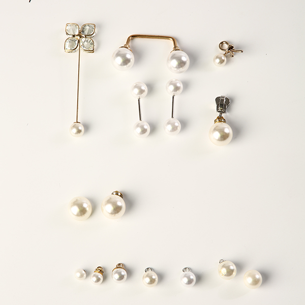 Pearl button