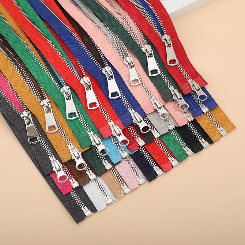 Metal zipper